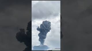 Gunung Merapi Sumbar Erupsi