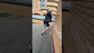 МОЩНЫЕ ПАРКУР ТРЮКИ И САЛЬТО 🤯 #powertorr #parkour #pkfr #freerunning