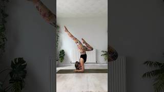 PINCHA FALLING, FLYING & LAUGHING 🤸♥️ #shortsfeed #shortvideo #yogapractice #yoga #positiveenergy