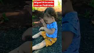 Miguel Brincando Com as Pedrinhas - Meu Lindo Filho