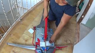 Mujer cortando tile con Montolit master piuma 3