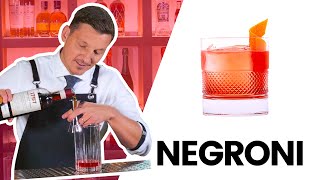 Negroni - příprava klasického koktejlu v míchací sklenici | NA BARU