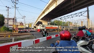 Kecegat 2 Kereta Api Saat Jam Berangkat Sekolah, Lama 6 Menit!