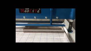 Cloth cutting machine