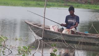 Best Fish Trap Video-Nice to see the incredible fishing scene of the village boy - Best hook fishing