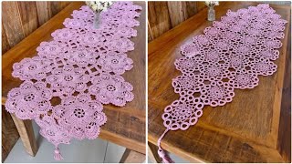 #crochet Smart Looks Provider's Tables Runner's #beautifully Design's enjoy this Christmas 🎄🎄