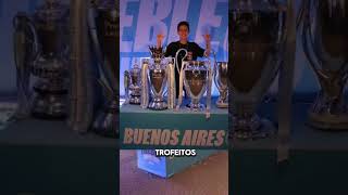 me saqué una foto con la champions league. 🏆