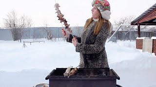 Russian Snow doesn't stop me to have Tasty Meat on Grill!