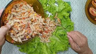 como preparar uma salada de macarrão parafuso colorida