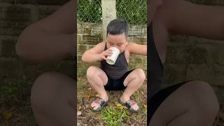 Tôi đang uống rượu và sau đó ngồi xuống, hình như😱🐝#viralvideo #funny #shorts #subscribe