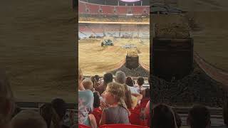 Grave digger  doing 2 back flips and then crashing and catching on fire!!!!