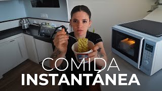 UN DIA COMIENDO COMIDA INSTANTANEA