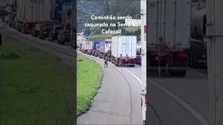 Caminhão sendo saqueado na Serra do Cafezal!