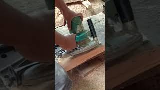 how to cutting wood by electric Saw.