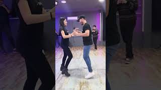 Aprende esta secuencia de Bachata