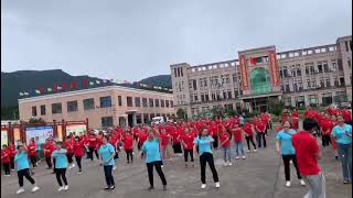 Qianzhang Factory's Workers Dancing happily together