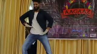 Kashmiri boy amazingly dance on college concert