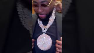 Davido buys expensive new diamond chains 💎