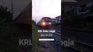 KRL Jogja-Solo JR 205 Melintas Saat Adzan Maghrib #shorts