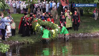 День Святой Троицы у сестрорецкого храма апостолов Петра и Павла