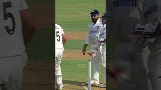 Virat Kohli started bowling at audience request #viratkohli #viratkohlibowling #testmatch #cricket