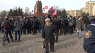 BBC News   Crowd defends Lenin statue in eastern Ukraine city 3