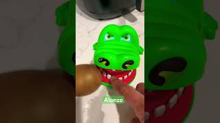 SCARY EXTREME CROCODILE WITH KIWI FRUIT #satisfying #youtubeshorts #shortsvideo #shorts