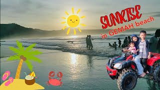 Bermain sambil melihat sunrise di Pantai Gemah Tulungagung