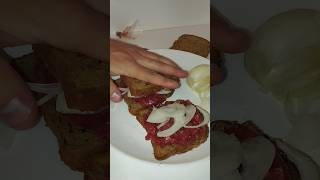 raw meat tartar sandwich