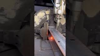 Laser cutting machine cutting steel structure