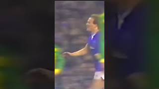 The most Andy Gray goal ever   Fortuna Sittard March 1985  Bravery personified #everton