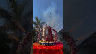 Groom's Heartwarming Surprise: A Kiss & Kneel During Varmala Exchange - A Romantic & Unforgettable