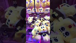 🤔 Would you play these WEIRD claw machines? #spongebob #sanrio