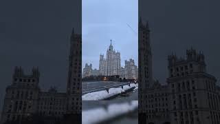 А мы идём, гуляем по Москве...))