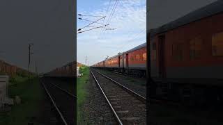 Gorakhpur super fast express ❤️🫰#indinarailways #viralvideo #train #indianline#shorts #railwayshorts