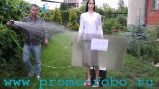 Мы поливаем промоутера водой promo-robo промо-робо