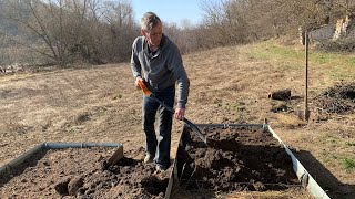 ВЛОГ: Оновлюєм високі грядки. Знову порізав шину.