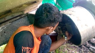 Opening the drive motor.ড্রাইভ মটর খোলা হচ্ছে