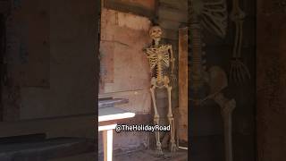 He's looking for a skeleton in an old house. #shorts #skeleton #hauntedhouse #haunted