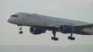 Delta Air Lines Boeing 757-200 landing at Portland Airport