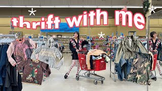 THRIFT WITH ME // finding Winter essentials at *MASSIVE* thrift store!!!