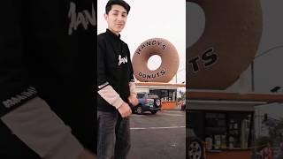 how to #eat #Donut #grab #elyasking #magic #zachking #afghanistan #afg #shorts