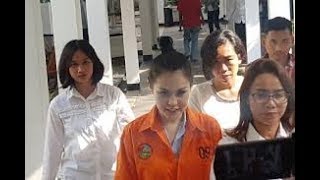 INI DIA PENAMPAKAN Kamar Tidur dan Ranjang Jennifer Dunn saat DiGELEDAH Petugas