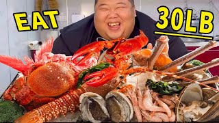 Brother Monkey eats 30LB of seafood in one time！Very Tasty