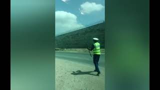 Is he a comedian???!!/Kenyans Excited on the spreading video of this Traffic Cop./ Passion