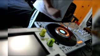 Technics SL-DZ1200 Digital Turntable & Pioneer DJM-350W DJ Mixer