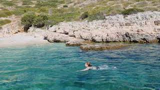 Annett schwimmt in Kroatien