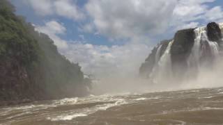 Paseo en bote Cataratas de Iguazú Argentina - Brasil