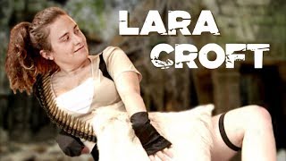 LARA CROFT CHEZ LE PSY