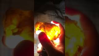 Yellow Quartz Glowing! COOL!